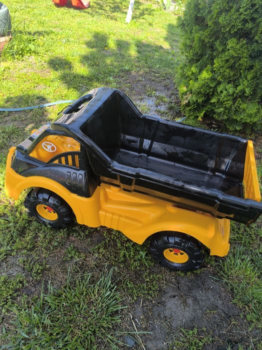 Продавам играчки за двора