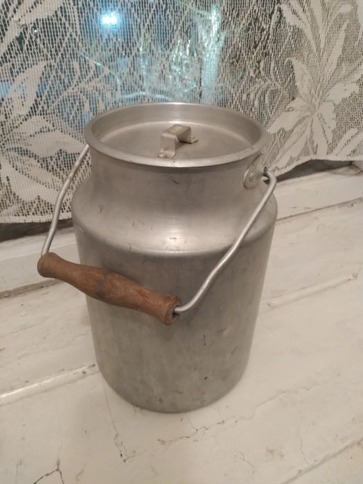 Кастрюли, бидоны, таз, бак