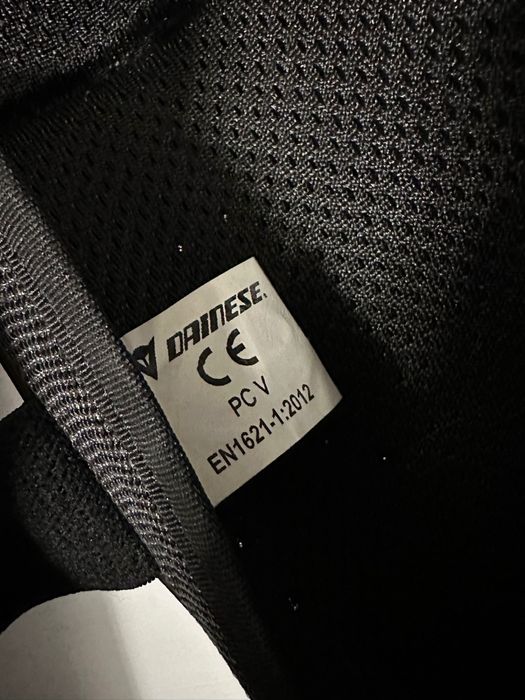 Genunchiere moto Dainese – Protecții genunchi/tibie – CE – stare foarte bună