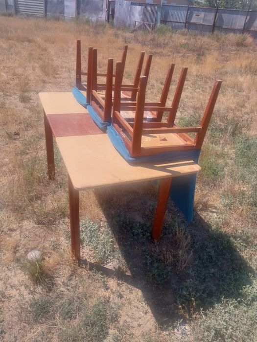 Стол со стульями