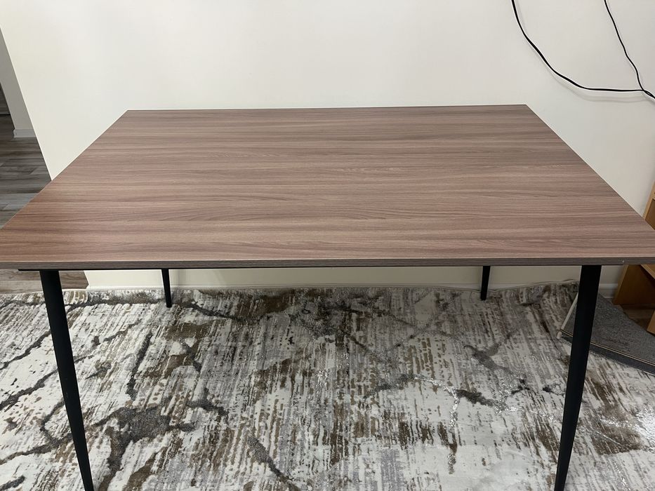 Стол в отличном состоянии