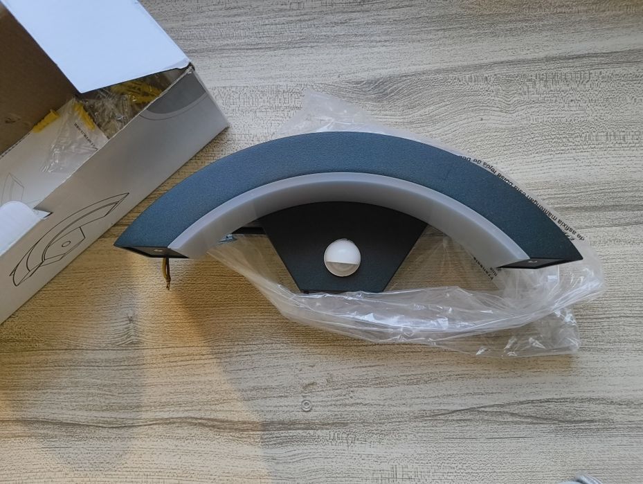 Lampa cu senzor de miscare