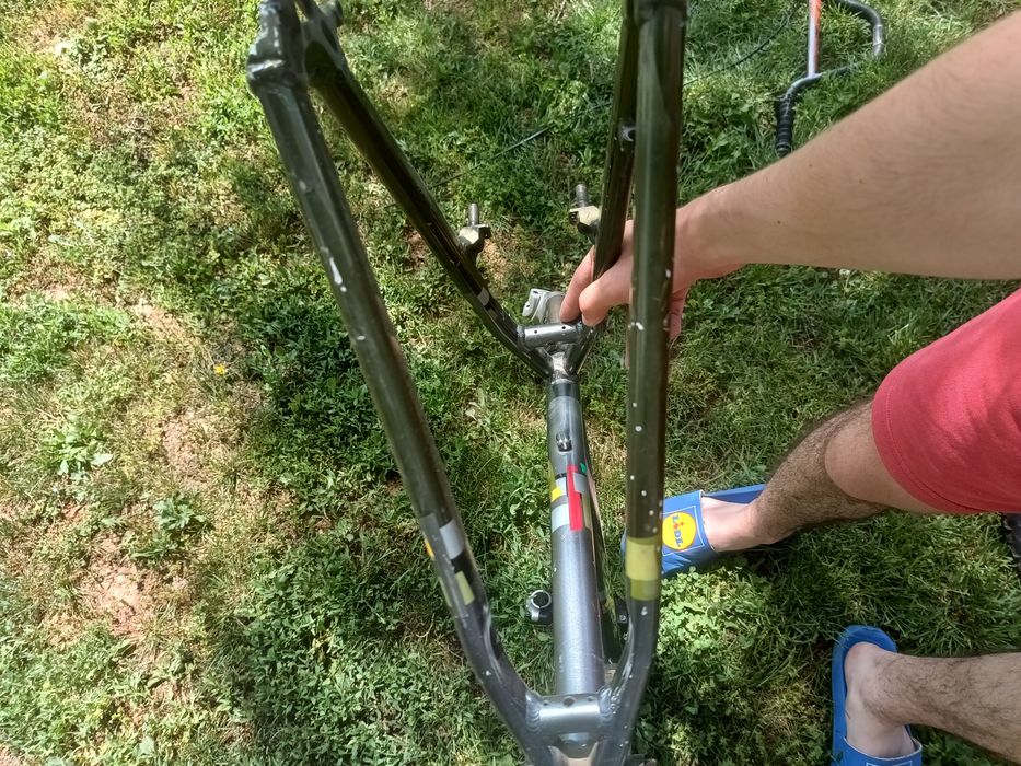 Vând cadru magela cu jenti