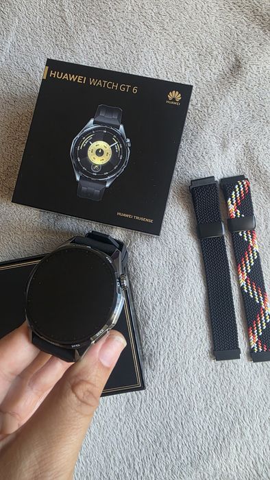 ПРОДАВАМ Часовник huawei watch 6 gt