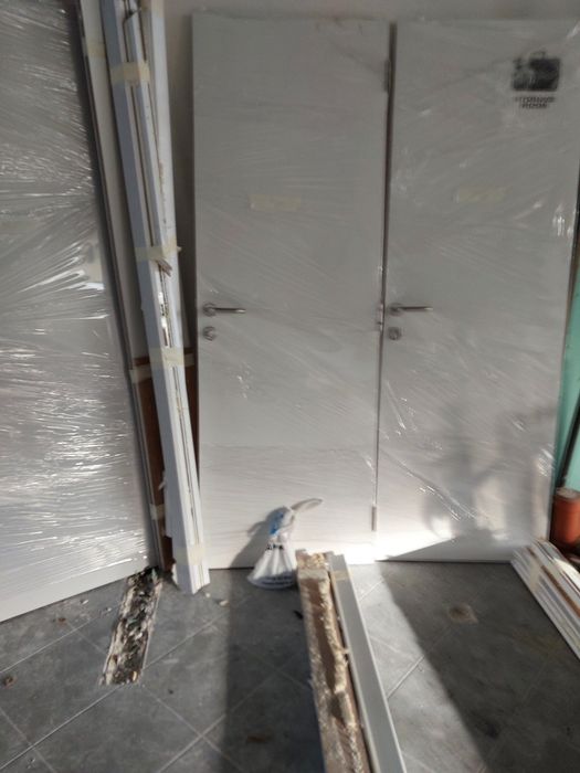 Продавам бели врати