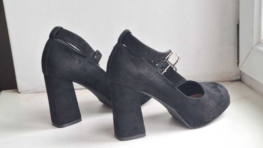 продам туфли на каблуке