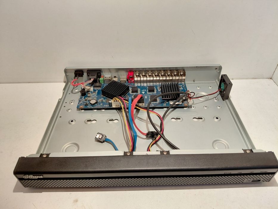 DVR / XVR 16 canale 4K + 8 canale IP max 8MP, Permite 2xHDD, Audio - Dahua XVR5216AN-4KL - VANDUT
