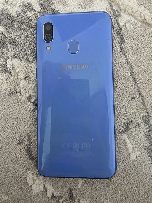 Samsung A40 64гб память