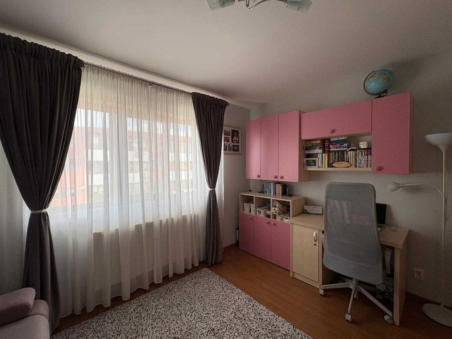 Apartament 3 camere spatios si mobilat cu parcare inclusa