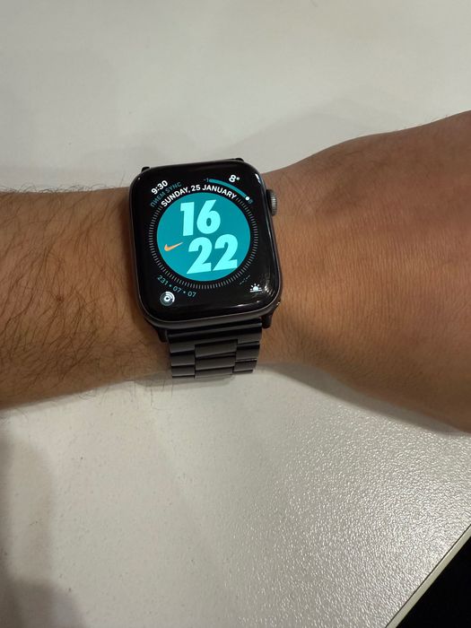 Apple Watch Nike+ Series 4 – 44mm | Отличен комплект + подаръци
