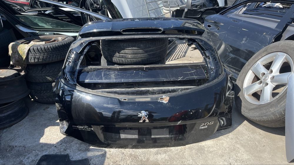 Багажна врата Peugeot 208