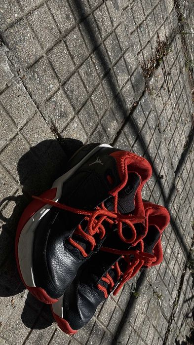 Nike Air Jordan Max Aura 3 / Black Red