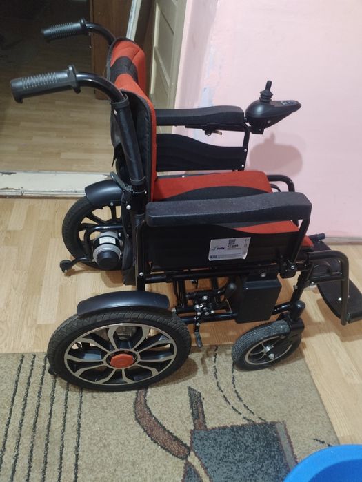 Căruț electric pentru persoane cu dizabilități