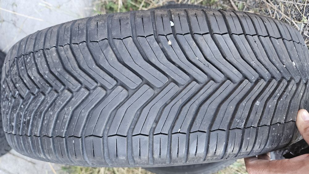 2бр гуми 215 60 17 дот 20 мишелин michelin