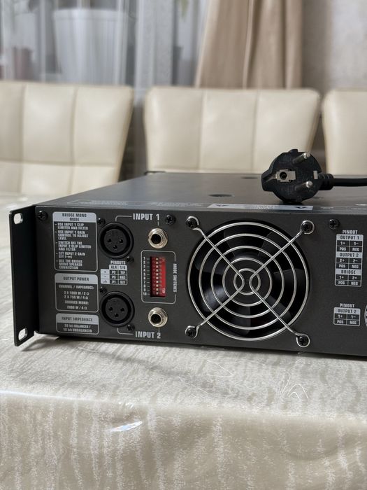 Усилитель Behringer Europower EP2000