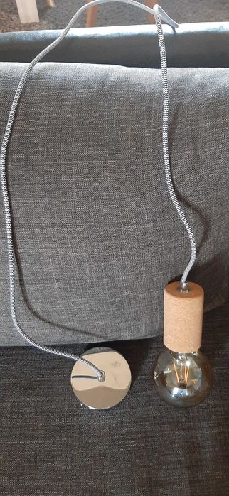 Продавам висяща  лампа