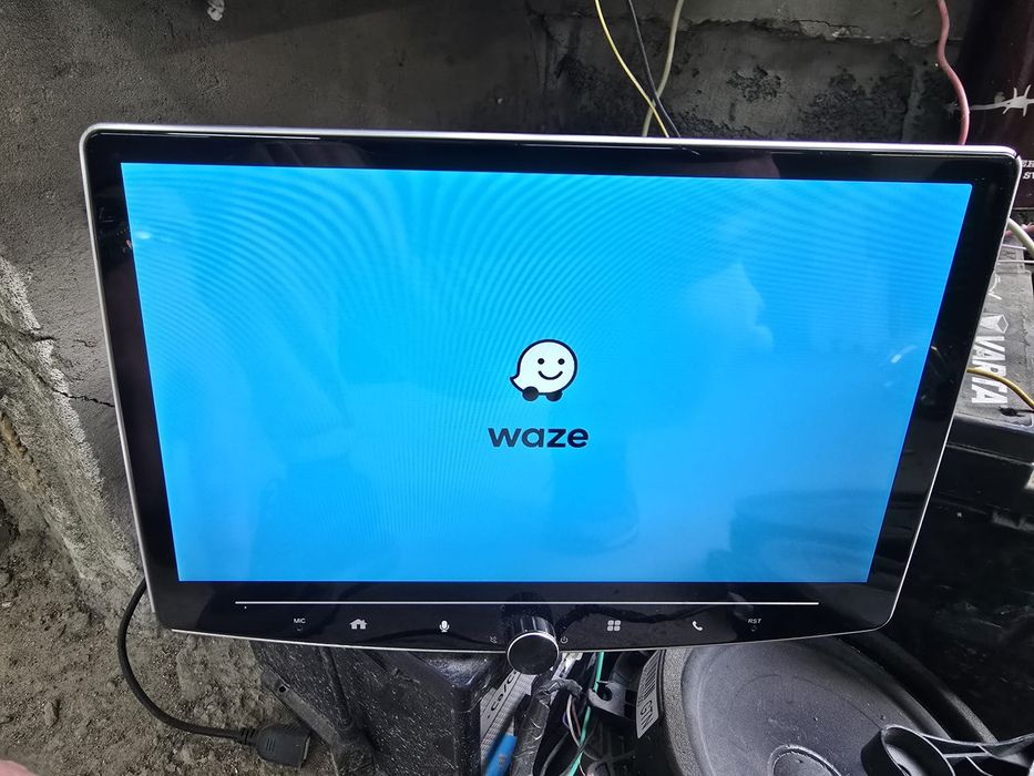 Vând navigație universală