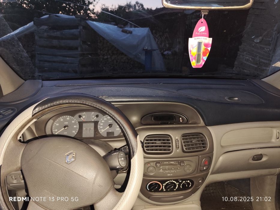 Vând Renault Scenic.