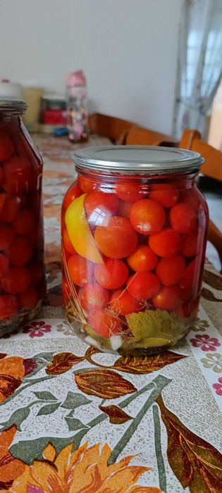 Продам соленые помидоры черри.