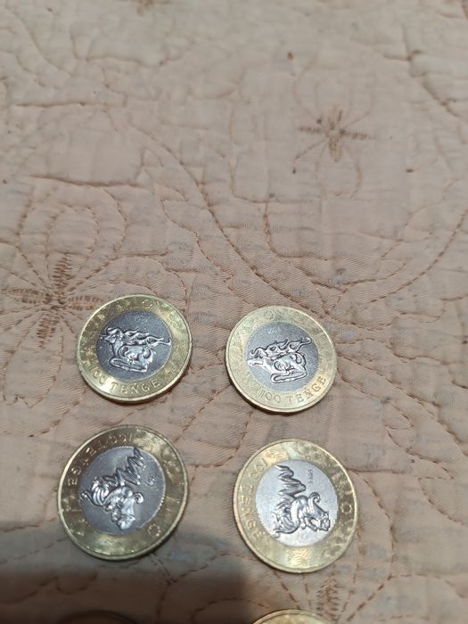 Продам монеты 100 тг