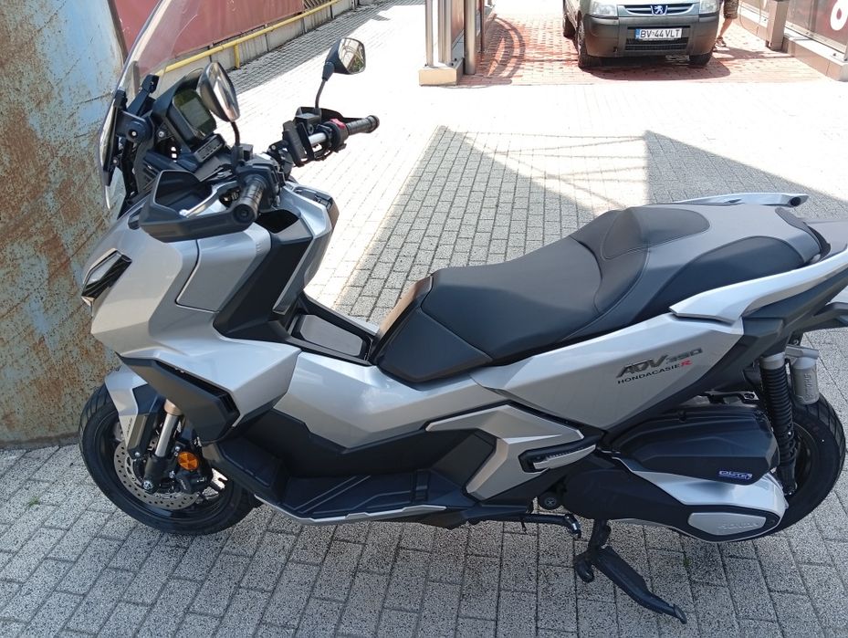 Vând Scuter Honda Adv 350 cc an 2023