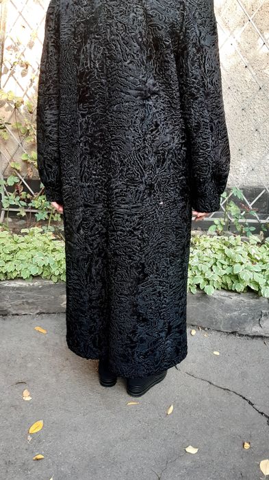 Продается шуба каракуль