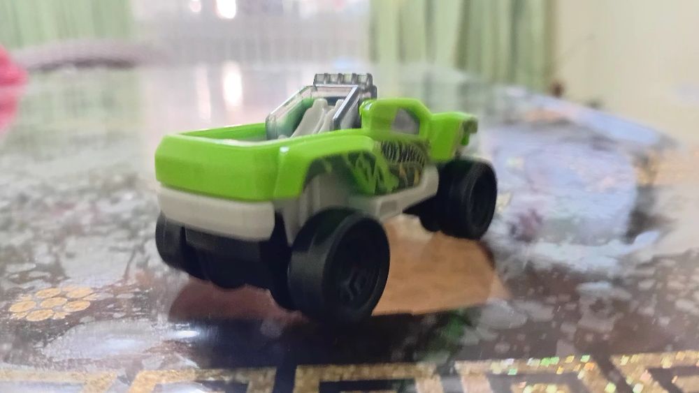 Hot Wheels Dawgzilla — зелёный багги