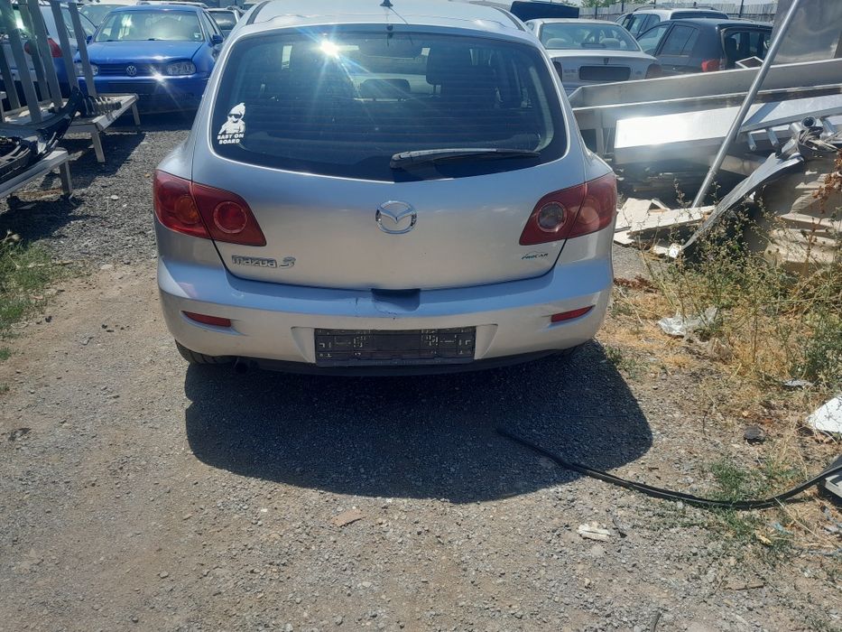 Продавам мазда 3 на части