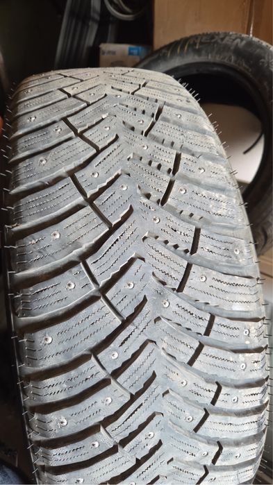 Шины шипы 4 шт 170 000 . В отличном состоянии .235/55 R 19 105T