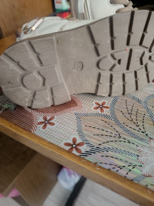 Продам обувь детскую