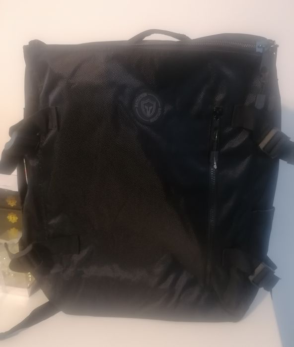 Vand rucsac nou, geanta de office, sala si munte