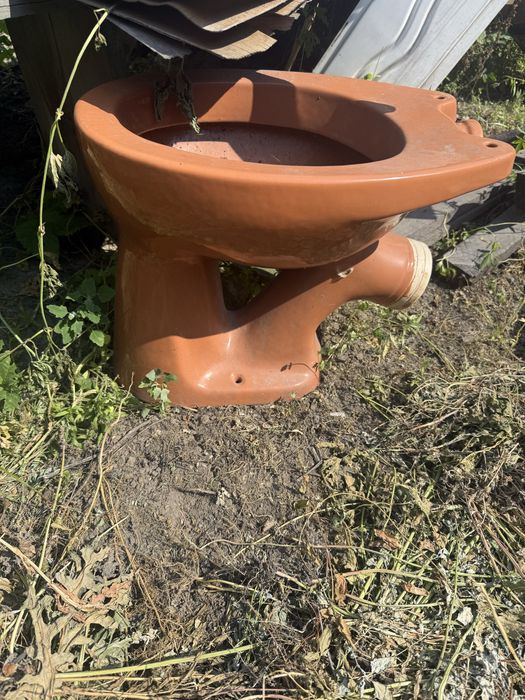 Продам новый унитаз.