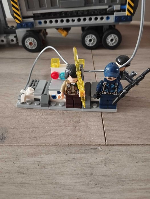 Лего с динозавром тирекс