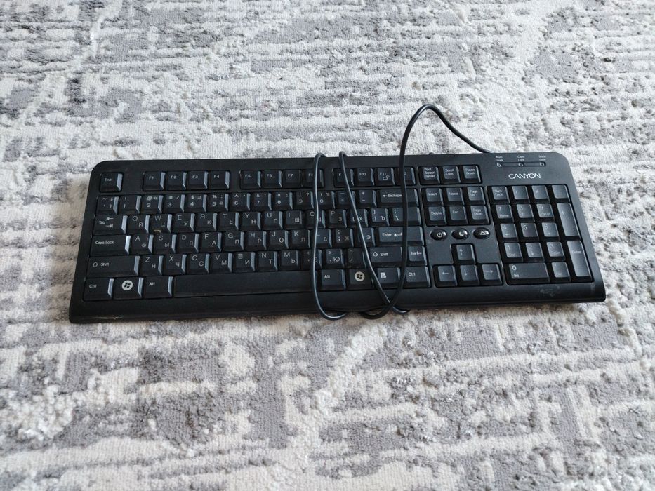 Продам клавиатуру 1500