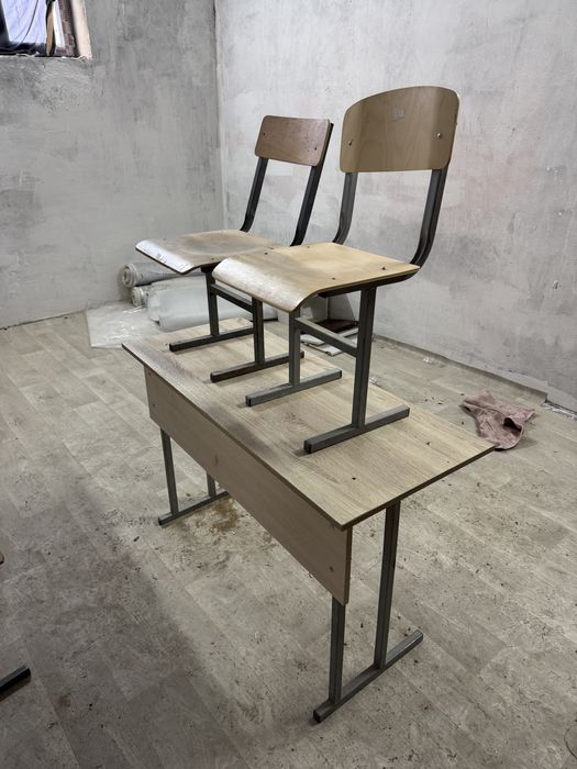 Парты 4 шт со 3 стулями