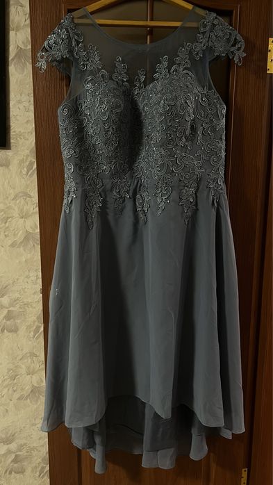 Продам вечернее платье 54 размер