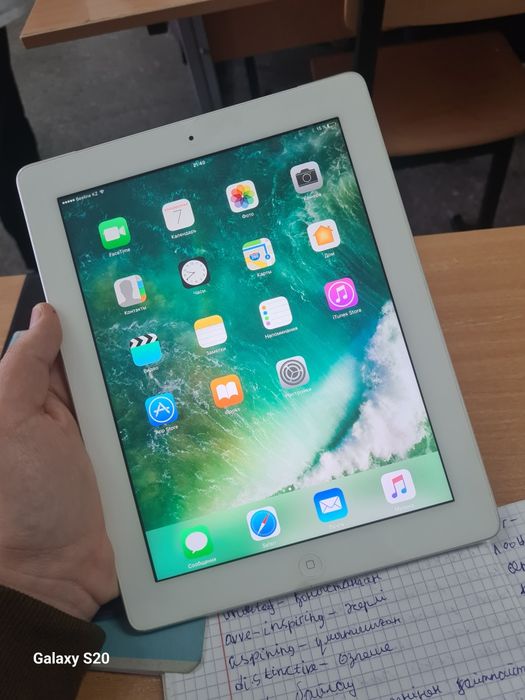 Айпад 4  продам.