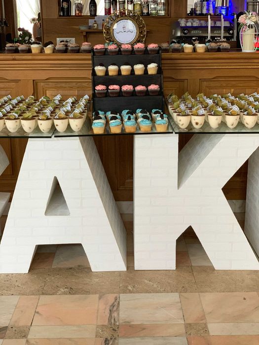 Masa Candy Bar in forma de litere CAKE