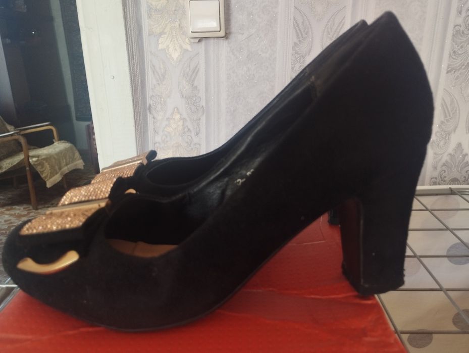 Продам туфли замша. 3000.