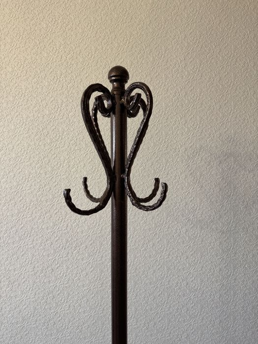 Вешалка стойка кованная