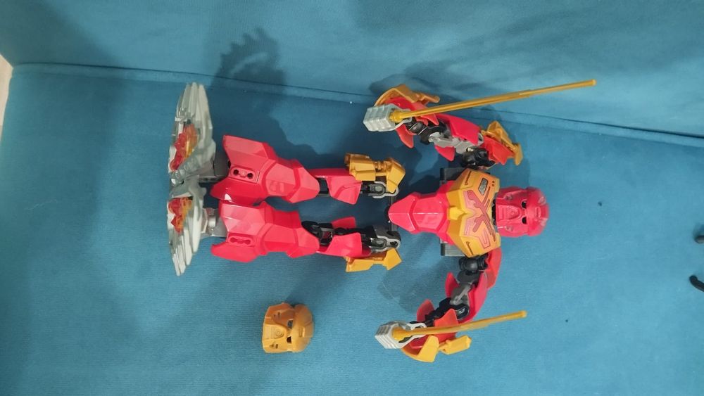 Продам BIONICLE (неоригинал) плюс разные детали