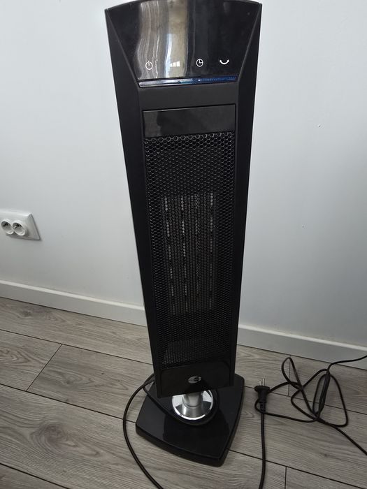 Aerotermă turn ceramică Equation 2000W, oscilație, ecran tactil, stare impecabilă