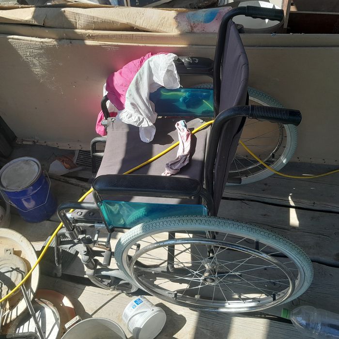 Коляскалар сатылады.