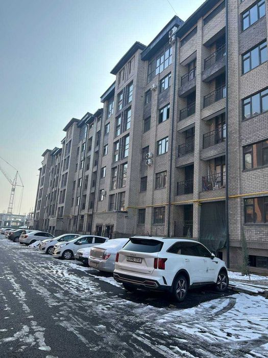 яшнабад успейте по супер цене новостройка 2х ком коробка 1й этаж 43м2;