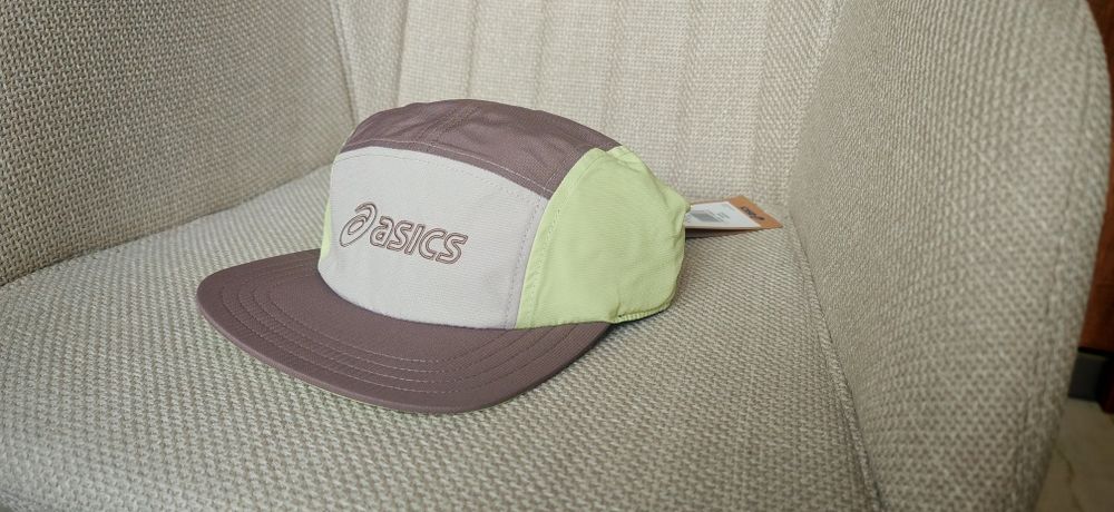 Нови ASICS шапки