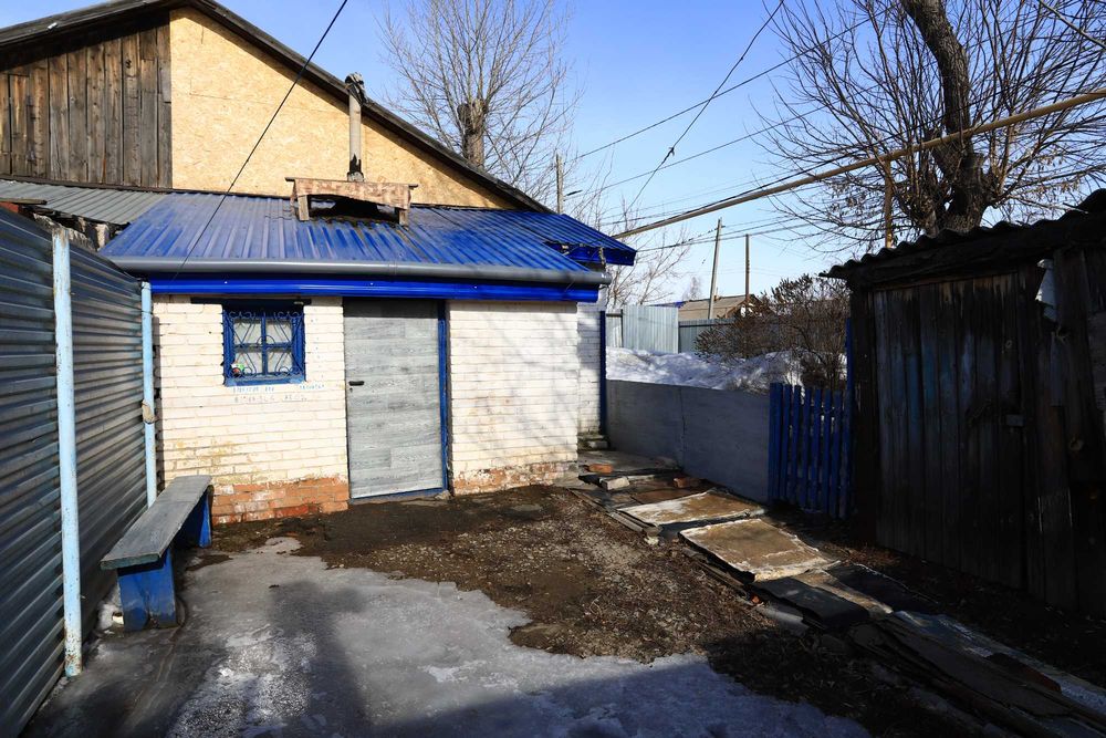 продам 1/4 дома на узкой колее.