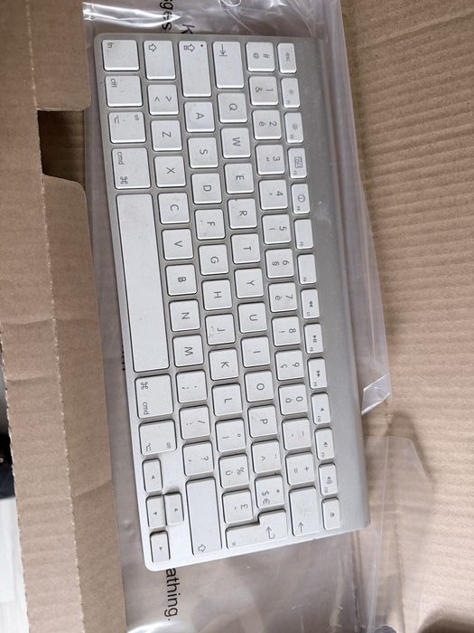 vand tastatura apple  120 ron