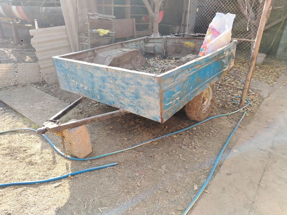 Прицеп сатылады.