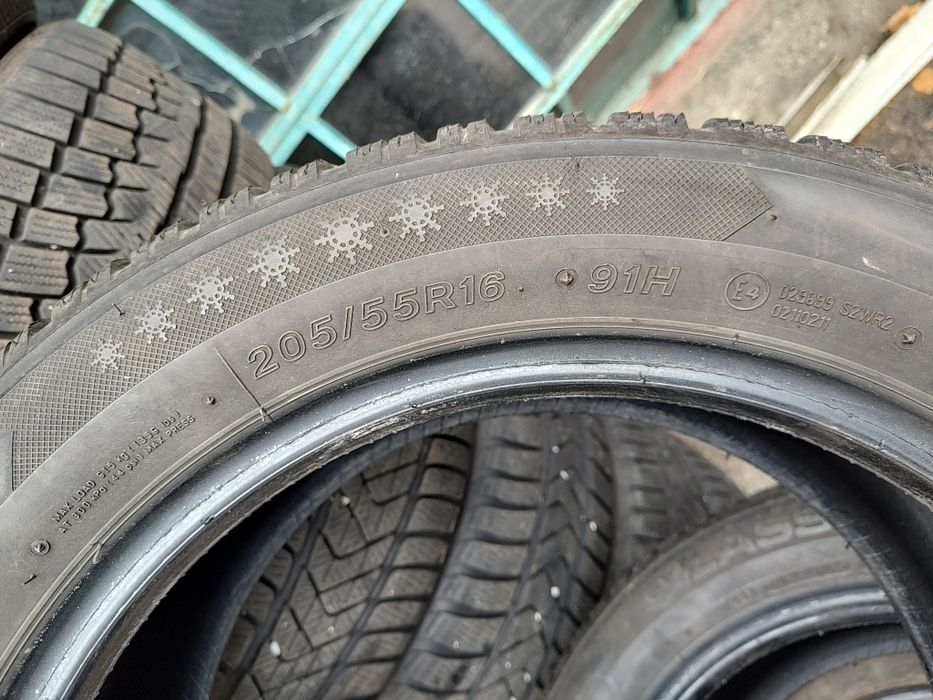 Продавам 2 зимни гуми 205/55/16 Lassa