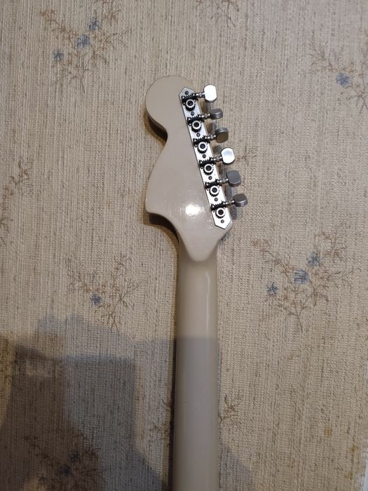 Продам гитару jolana strat(Чехословакия)